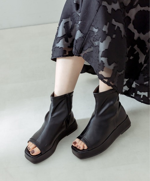 OLIVE des OLIVE（オリーブデオリーブ）の「ブーツサンダル（ブーツ・レディース・アイボリー/ブラック・SMALL/MEDIUM/LARGE）」の8枚目の写真