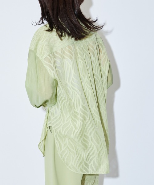 Lui's（ルイス）の「シアースリーブシャツ（シャツ/ブラウス・レディース・ブラック/グリーン・FREE）」の4枚目の写真