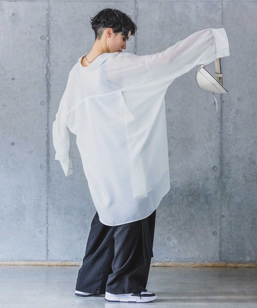 PAGEBOY(ページボーイ)の「シアトロルーズシャツ(シャツ/ブラウス・レディース・オフホワイト/ブラック/グレイッシュベージュ/グリーン・FREE)」の6枚目の写真