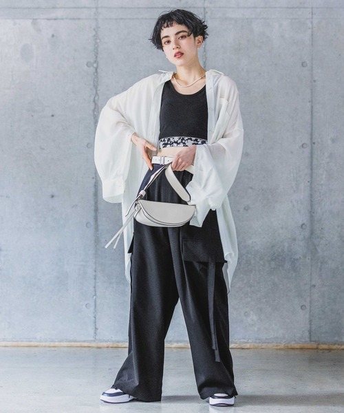 PAGEBOY(ページボーイ)の「シアトロルーズシャツ(シャツ/ブラウス・レディース・オフホワイト/ブラック/グレイッシュベージュ/グリーン・FREE)」の9枚目の写真