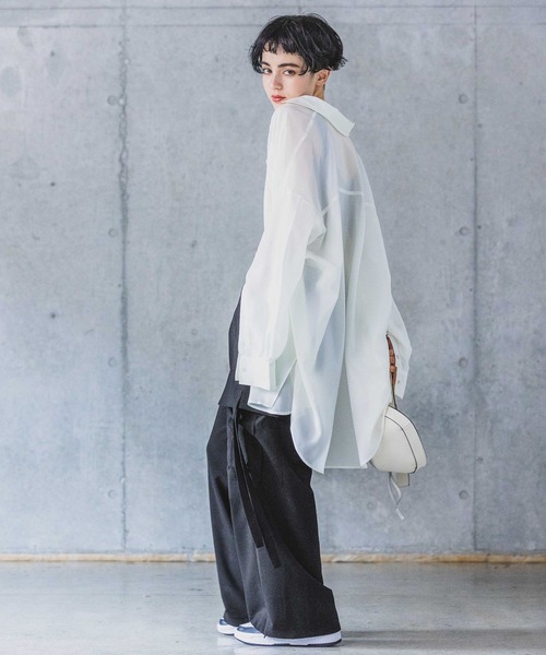 PAGEBOY(ページボーイ)の「シアトロルーズシャツ(シャツ/ブラウス・レディース・オフホワイト/ブラック/グレイッシュベージュ/グリーン・FREE)」の10枚目の写真