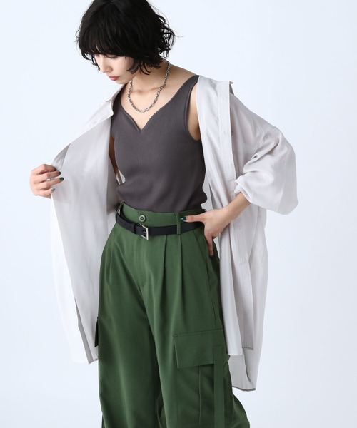 PAGEBOY(ページボーイ)の「シアトロルーズシャツ(シャツ/ブラウス・レディース・オフホワイト/ブラック/グレイッシュベージュ/グリーン・FREE)」の16枚目の写真