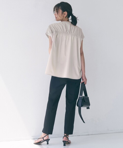 UNFILO(アンフィーロ)の「FINE MOVE テーパードパンツ(その他パンツ・レディース・カーキ系/グレー系/ブラック系/ライトイエロー系/ベージュ系/オレンジ系/ネイビー系/こしょう色系/ダルブルー系/ワイン系・X-SMALL/SMALL/LARGE/MEDIUM)」の14枚目の写真