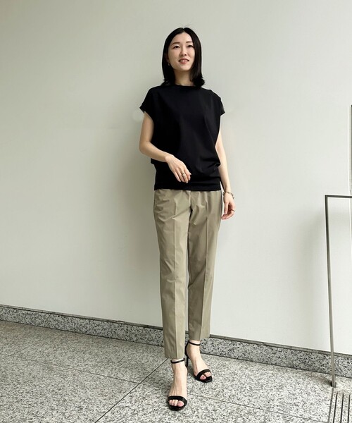 UNFILO（アンフィーロ）の「FINE MOVE テーパードパンツ（その他パンツ・レディース・カーキ系/グレー系/ブラック系/ライトイエロー系/ベージュ系/オレンジ系/ネイビー系/こしょう色系/ダルブルー系/ワイン系・X-SMALL/SMALL/LARGE/MEDIUM）」の20枚目の写真