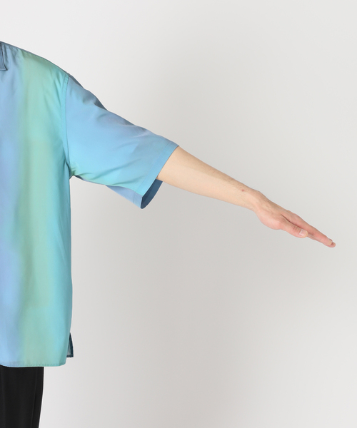 EDIFICE（エディフィス）の「グラデーションプリント オープンカラー 半袖シャツ (バーティカル)（シャツ/ブラウス・メンズ・ライトブルー/ピンク/ネイビー・LARGE/MEDIUM）」の4枚目の写真