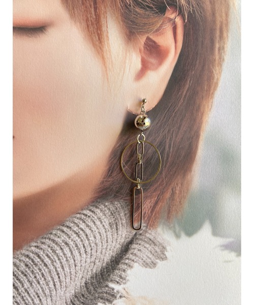 tone（トーン）の「【As】アシメチェーン　ロング　ピアス（サージカルステンレス）(MA)（ピアス（両耳用）・メンズ・シルバー系その他2/ゴールド系その他2/シルバー/ゴールド/ゴールド系その他3/シルバー系その他3・FREE）」の8枚目の写真