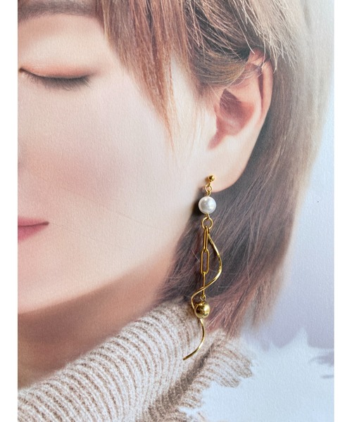 tone（トーン）の「【As】アシメチェーン　ロング　ピアス（サージカルステンレス）(MA)（ピアス（両耳用）・メンズ・シルバー系その他2/ゴールド系その他2/シルバー/ゴールド/ゴールド系その他3/シルバー系その他3・FREE）」の13枚目の写真