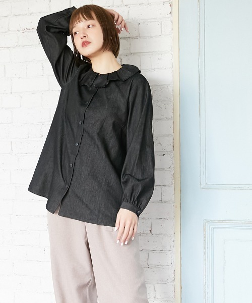 Le temps riche（ルタンリッシュ）の「デニムフリルカラーブラウス　＜Le temps riche＞（シャツ/ブラウス・レディース・ブラック/ネイビー・M/L/S/LL）」の10枚目の写真