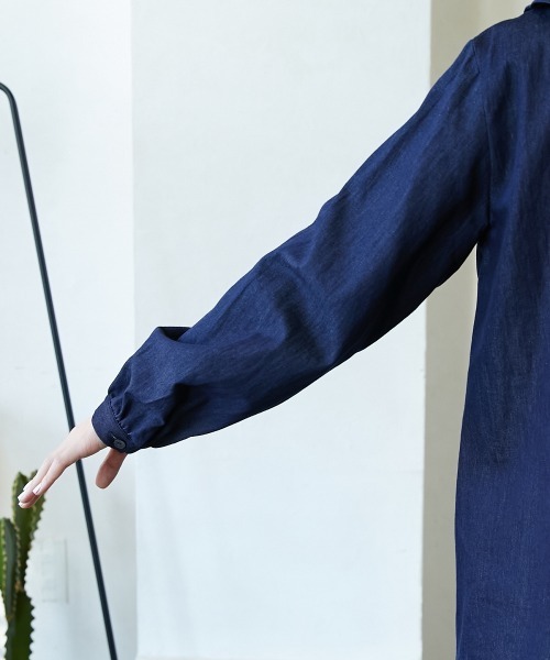 Le temps riche（ルタンリッシュ）の「デニムフリルカラーブラウス　＜Le temps riche＞（シャツ/ブラウス・レディース・ブラック/ネイビー・M/L/S/LL）」の11枚目の写真