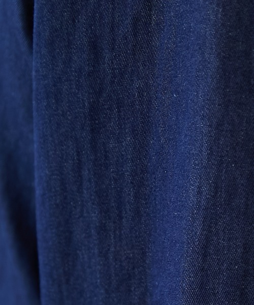 Le temps riche（ルタンリッシュ）の「デニムフリルカラーブラウス　＜Le temps riche＞（シャツ/ブラウス・レディース・ブラック/ネイビー・M/L/S/LL）」の4枚目の写真