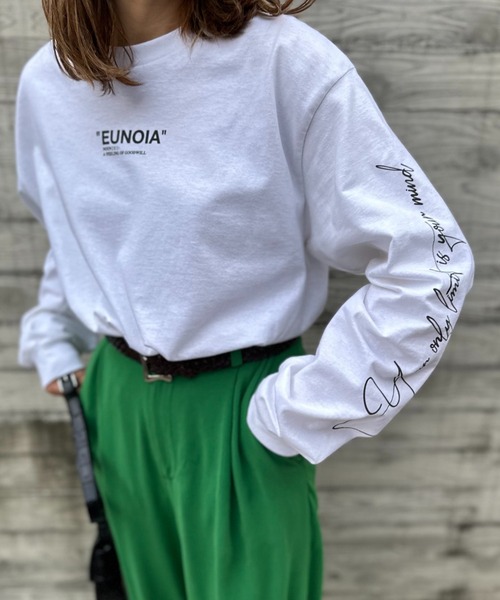 mi via loca（ミヴィアロカ）の「GILDAN 袖ロゴプリントロングスリーブTシャツ 【MVL003 ※2A】（Tシャツ/カットソー・レディース・ブラック/ホワイト×ブラック/ホワイト系その他/ベージュ・MEDIUM/X-LARGE）」の2枚目の写真