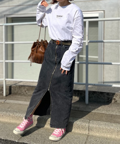 mi via loca（ミヴィアロカ）の「GILDAN 袖ロゴプリントロングスリーブTシャツ 【MVL003 ※2A】（Tシャツ/カットソー・レディース・ブラック/ホワイト×ブラック/ホワイト系その他/ベージュ・MEDIUM/X-LARGE）」の16枚目の写真