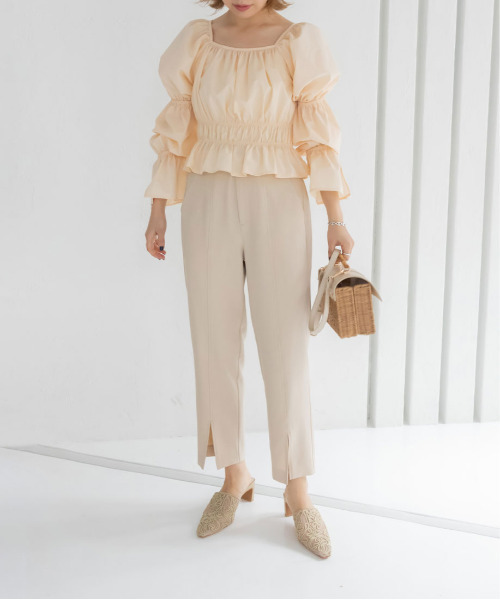 シャーリングデザインブラウス