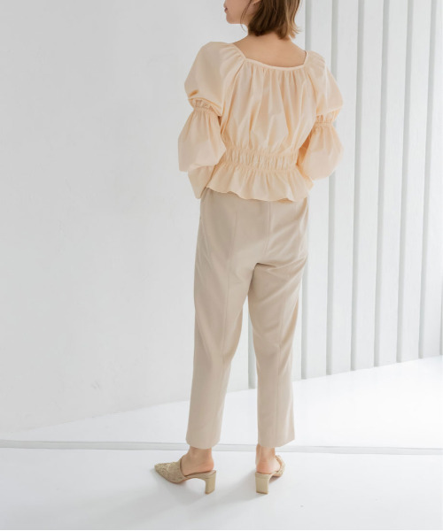 シャーリングデザインブラウス