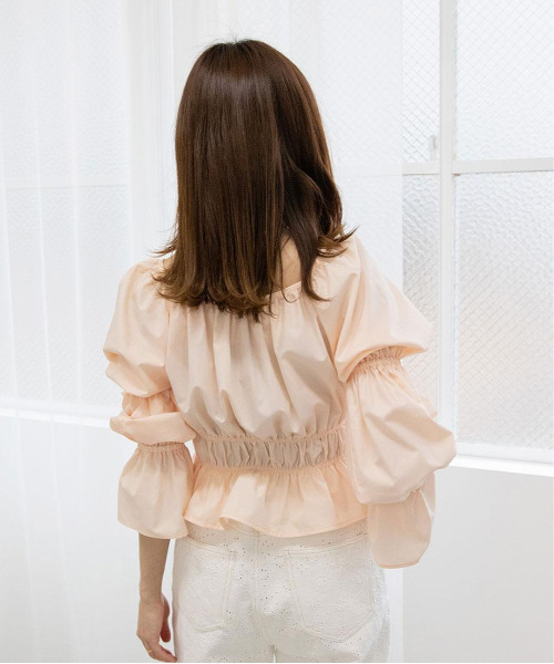 シャーリングデザインブラウス