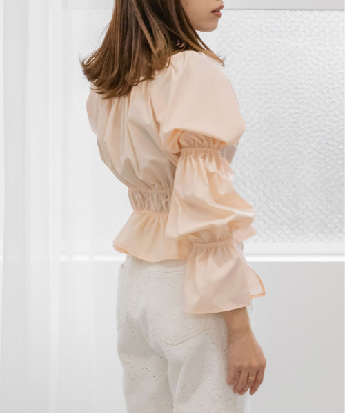 シャーリングデザインブラウス