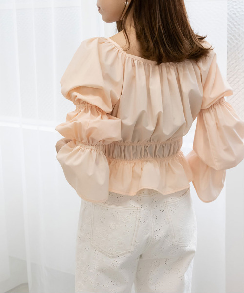 シャーリングデザインブラウス