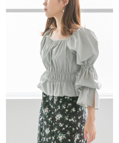 シャーリングデザインブラウス