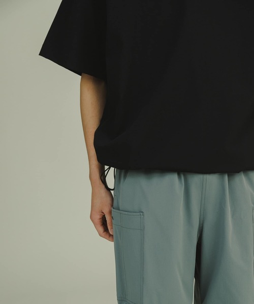 Uiscel（ユイセル）の「『ユニセックス』Uiscel　4WAYストレッチハーフZIPプルオーバー（シャツ/ブラウス・メンズ・ブラック/ライトベージュ・MEDIUM/LARGE）」の5枚目の写真