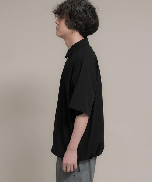 Uiscel（ユイセル）の「『ユニセックス』Uiscel　4WAYストレッチハーフZIPプルオーバー（シャツ/ブラウス・メンズ・ブラック/ライトベージュ・MEDIUM/LARGE）」の7枚目の写真