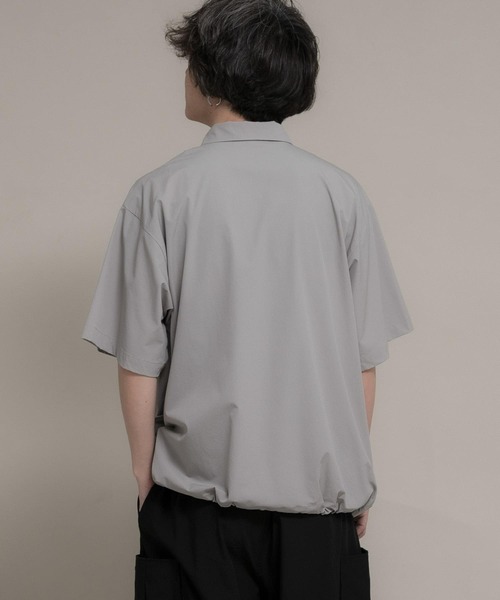 Uiscel（ユイセル）の「『ユニセックス』Uiscel　4WAYストレッチハーフZIPプルオーバー（シャツ/ブラウス・メンズ・ブラック/ライトベージュ・MEDIUM/LARGE）」の11枚目の写真