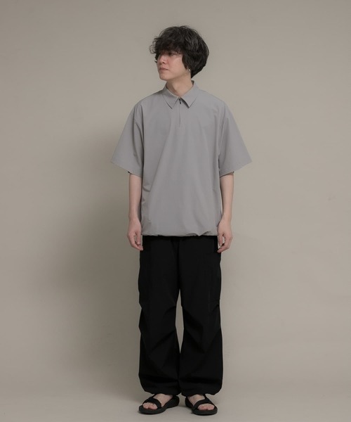 Uiscel（ユイセル）の「『ユニセックス』Uiscel　4WAYストレッチハーフZIPプルオーバー（シャツ/ブラウス・メンズ・ブラック/ライトベージュ・MEDIUM/LARGE）」の12枚目の写真