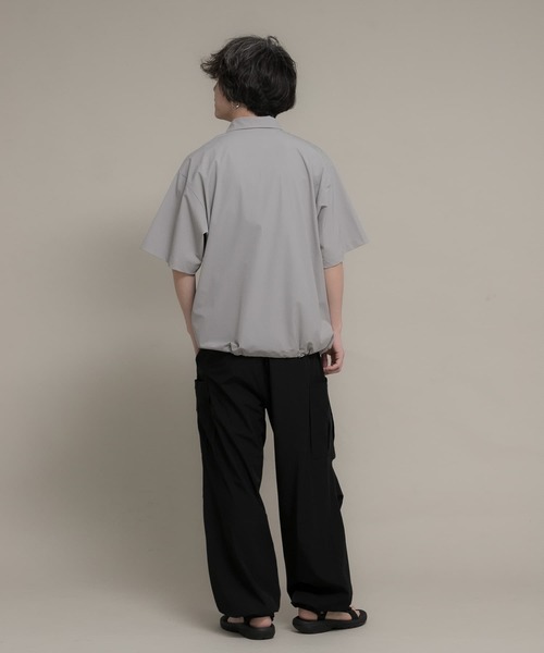 Uiscel（ユイセル）の「『ユニセックス』Uiscel　4WAYストレッチハーフZIPプルオーバー（シャツ/ブラウス・メンズ・ブラック/ライトベージュ・MEDIUM/LARGE）」の14枚目の写真