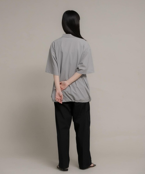 Uiscel（ユイセル）の「『ユニセックス』Uiscel　4WAYストレッチハーフZIPプルオーバー（シャツ/ブラウス・メンズ・ブラック/ライトベージュ・MEDIUM/LARGE）」の17枚目の写真