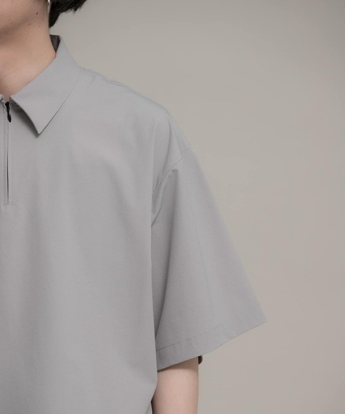 Uiscel（ユイセル）の「『ユニセックス』Uiscel　4WAYストレッチハーフZIPプルオーバー（シャツ/ブラウス・メンズ・ブラック/ライトベージュ・MEDIUM/LARGE）」の20枚目の写真