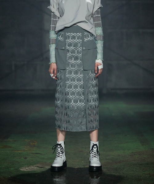 mintdesigns（ミントデザインズ）の「WALL PAPER SKIRT / ウォールペーパースカート（スカート・レディース・グレー/ブラック・2）」の2枚目の写真