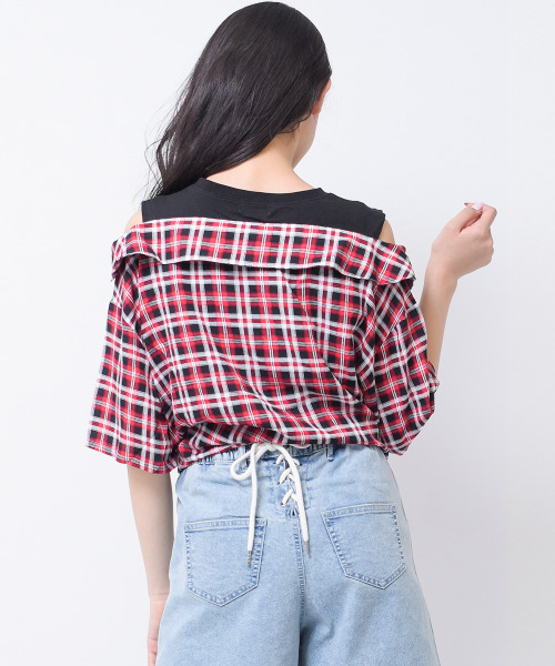 RiCO SUCRE(リコシュクレ)の「シャツフェイクレイヤード肩あきTシャツ(Tシャツ/カットソー・キッズ・レッド/イエロー/ブラック・130/140/150/165/160)」の5枚目の写真