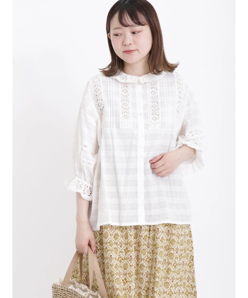 Samansa Mos2（サマンサ モスモス）の「レース襟ブラウス（シャツ/ブラウス・レディース・ブルー/オフホワイト/チャコール・ﾌﾘ-）」の2枚目の写真