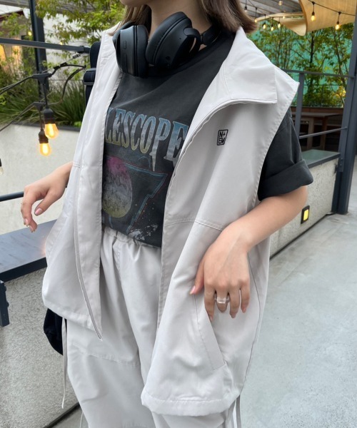 nemne store（ネンネストア）の「【低身長用サイズあり / 調節可能】刺繍入りサイドリボンスタンドネックベスト（ベスト・レディース・グレイッシュベージュ/ブラック/グレー/ピンク・SMALL/MEDIUM）」の4枚目の写真