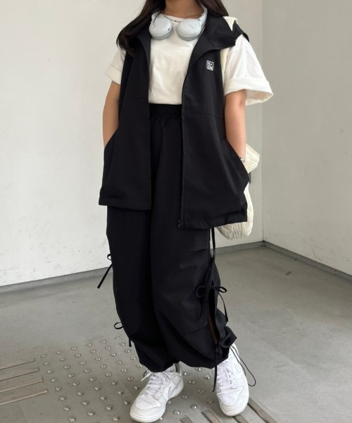 nemne store（ネンネストア）の「【低身長用サイズあり / 調節可能】刺繍入りサイドリボンスタンドネックベスト（ベスト・レディース・グレイッシュベージュ/ブラック/グレー/ピンク・SMALL/MEDIUM）」の7枚目の写真