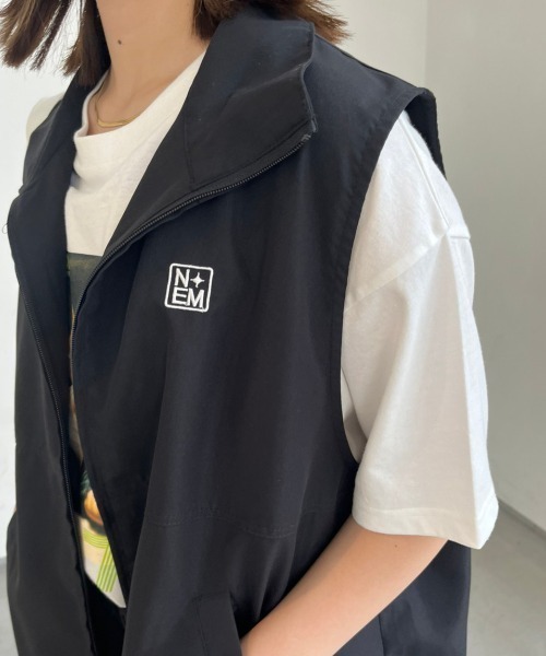 nemne store（ネンネストア）の「【低身長用サイズあり / 調節可能】刺繍入りサイドリボンスタンドネックベスト（ベスト・レディース・グレイッシュベージュ/ブラック/グレー/ピンク・SMALL/MEDIUM）」の6枚目の写真
