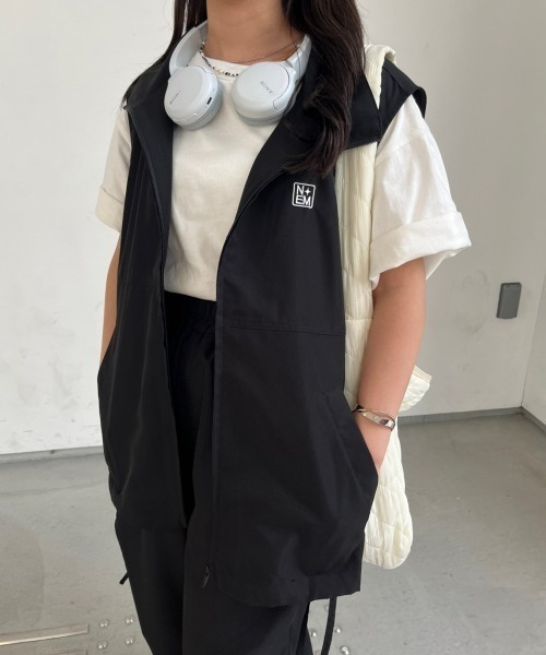 nemne store（ネンネストア）の「【低身長用サイズあり / 調節可能】刺繍入りサイドリボンスタンドネックベスト（ベスト・レディース・グレイッシュベージュ/ブラック/グレー/ピンク・SMALL/MEDIUM）」の19枚目の写真