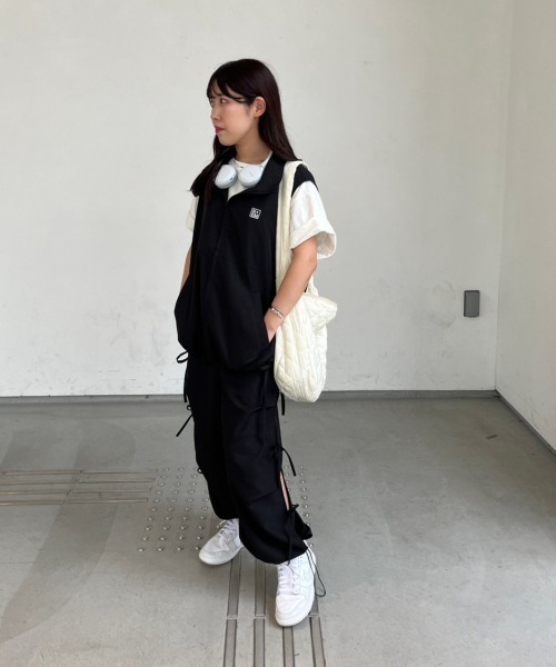 nemne store（ネンネストア）の「【低身長用サイズあり / 調節可能】刺繍入りサイドリボンスタンドネックベスト（ベスト・レディース・グレイッシュベージュ/ブラック/グレー/ピンク・SMALL/MEDIUM）」の20枚目の写真