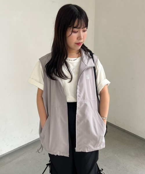 nemne store（ネンネストア）の「【低身長用サイズあり / 調節可能】刺繍入りサイドリボンスタンドネックベスト（ベスト・レディース・グレイッシュベージュ/ブラック/グレー/ピンク・SMALL/MEDIUM）」の11枚目の写真
