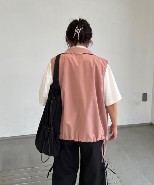 nemne store（ネンネストア）の「【低身長用サイズあり / 調節可能】刺繍入りサイドリボンスタンドネックベスト（ベスト・レディース・グレイッシュベージュ/ブラック/グレー/ピンク・SMALL/MEDIUM）」の15枚目の写真