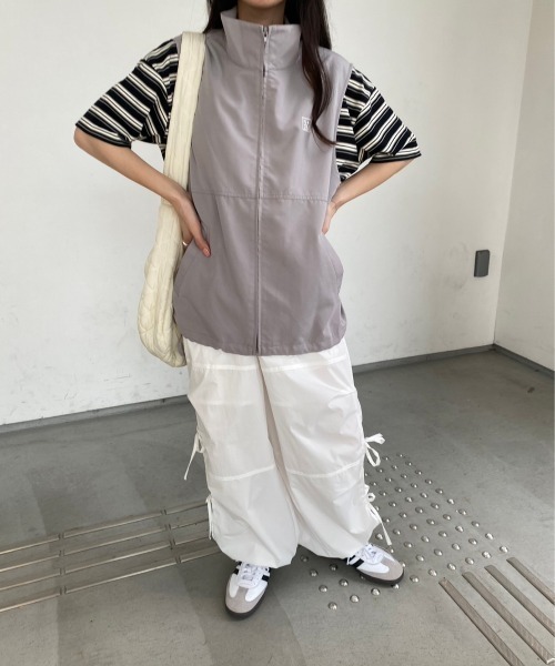 nemne store（ネンネストア）の「【低身長用サイズあり / 調節可能】刺繍入りサイドリボンスタンドネックベスト（ベスト・レディース・グレイッシュベージュ/ブラック/グレー/ピンク・SMALL/MEDIUM）」の10枚目の写真