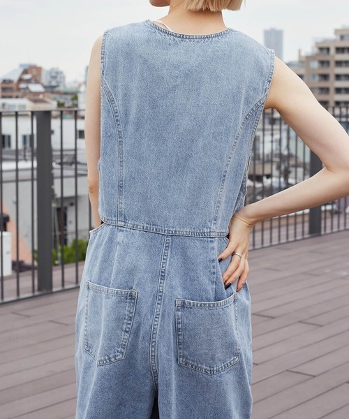 w closet（ダブルクローゼット）の「インディゴデニムオールインワン（つなぎ/オールインワン・レディース・サックスブルー・FREE）」の10枚目の写真