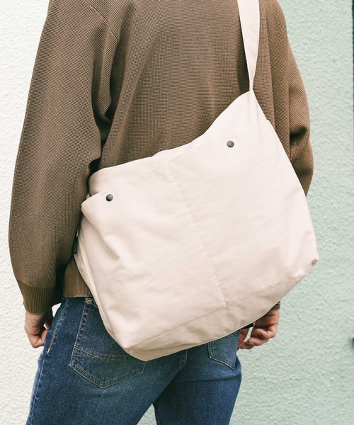 BAYFLOW（ベイフロー）の「ダブルフェイスビッグショルダーバッグ（ショルダーバッグ・メンズ・ブラック/グレー・FREE）」の4枚目の写真