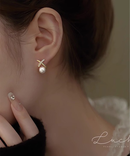 LA VORAGINE(ラ ヴォラジネ)の「金属アレルギー対応ミニピアス(ピアス(両耳用)・レディース・ゴールド・FREE)」の1枚目の写真