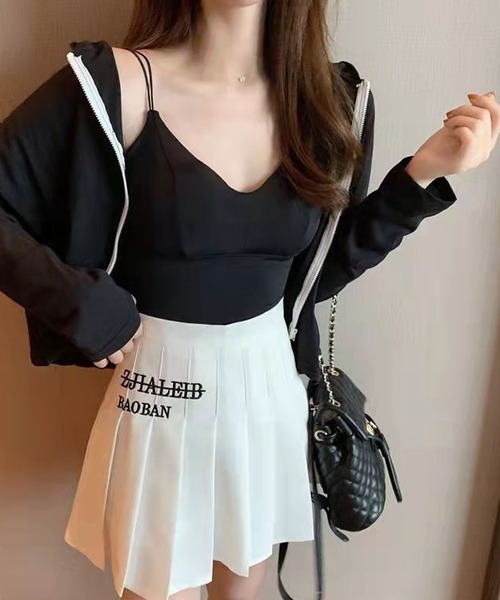 MOLUTOCHIARA(モルトキアラ)の「4color カップ付きブラトップ ショート丈 シンプル(キャミソール・レディース・ブラウン/ベージュ/ホワイト/ブラック・FREE)」の9枚目の写真