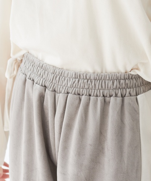 ECRIRE（エクリール）の「ベロアサイドラインパンツ（その他パンツ・レディース・ブラック/ベージュ/グレー・M）」の15枚目の写真