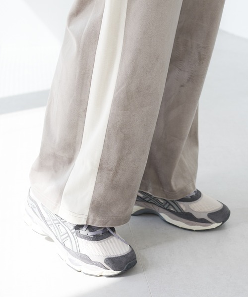 ECRIRE（エクリール）の「ベロアサイドラインパンツ（その他パンツ・レディース・ブラック/ベージュ/グレー・M）」の16枚目の写真