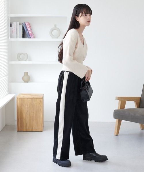 ECRIRE（エクリール）の「ベロアサイドラインパンツ（その他パンツ・レディース・ブラック/ベージュ/グレー・M）」の9枚目の写真