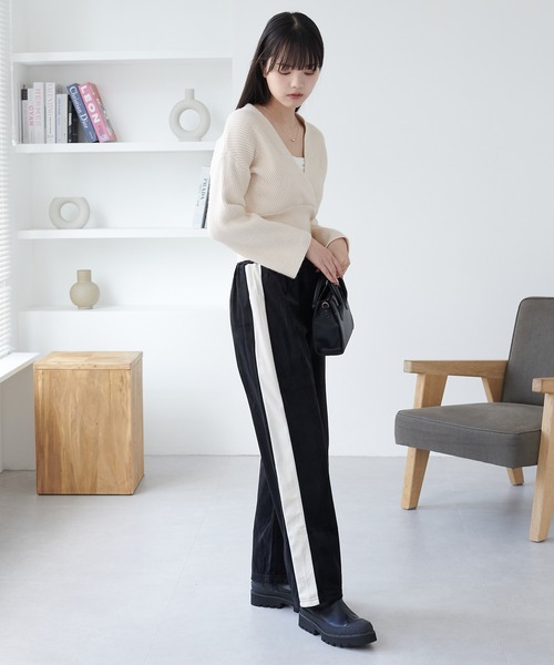 ECRIRE（エクリール）の「ベロアサイドラインパンツ（その他パンツ・レディース・ブラック/ベージュ/グレー・M）」の11枚目の写真