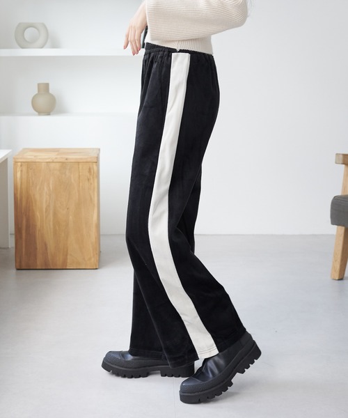 ECRIRE（エクリール）の「ベロアサイドラインパンツ（その他パンツ・レディース・ブラック/ベージュ/グレー・M）」の5枚目の写真