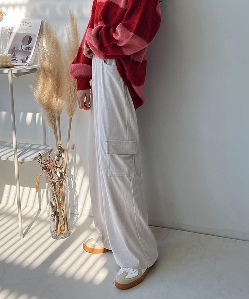 AS KNOW AS plus（アズノゥアズプラス）の「☆コールワイドカーゴパンツ（カーゴパンツ・レディース・アイボリー/ピンク/チャコールグレー・FREE）」の2枚目の写真